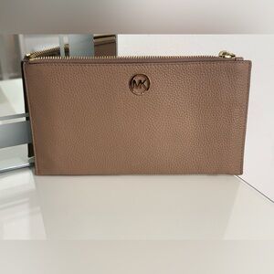 Michael Kors Womens Wristlet